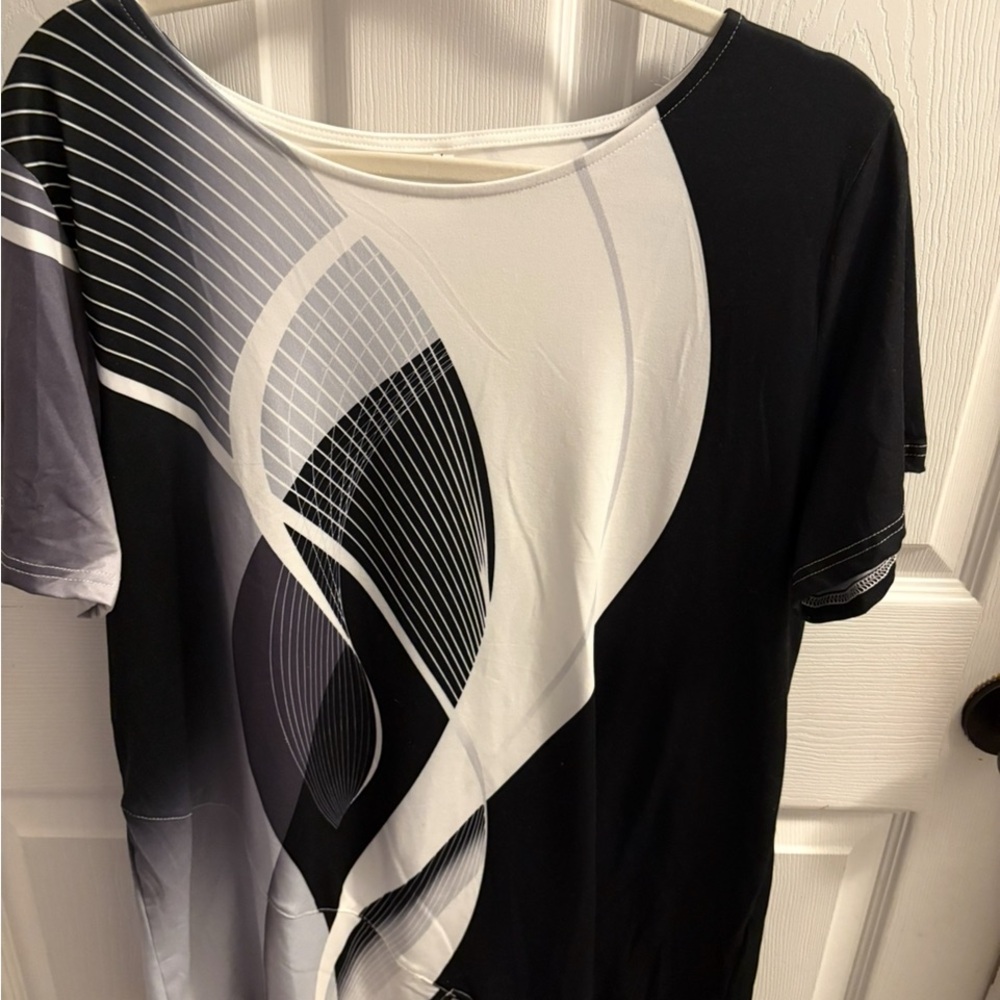 #35  NEW Elegant Black and White Women's Top